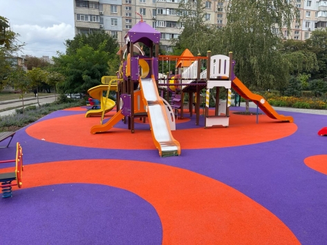 UKRAINE - PLAYGROUND - VIVID COLORS